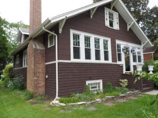 300 Willow Rd, Elmhurst, IL 60126-2475