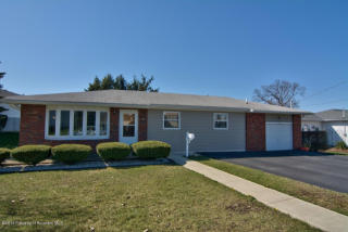 102 Penwood Dr, Scranton, PA 18505-3625