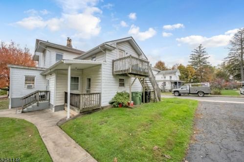 196 Belvidere Ave, Washington NJ 07882-1028 exterior