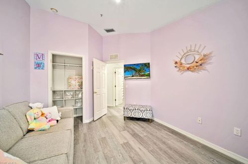 816 Hampton Cir, Naples FL 34105-4825 exterior