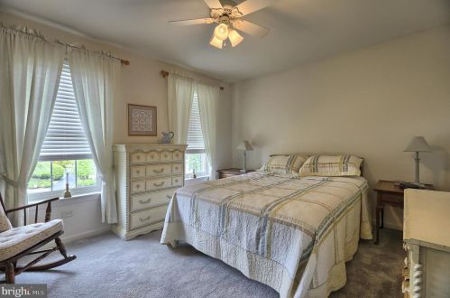 1014 Peggy Dr, Hummelstown PA 17036-9025 exterior