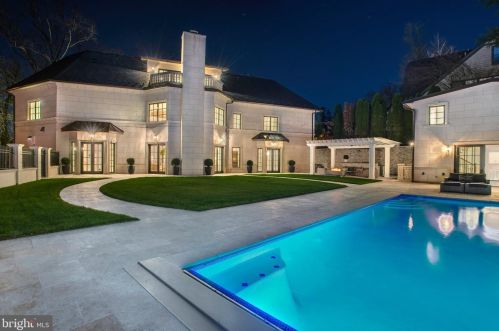 3301 Fessenden St, Washington DC  20008-2034 exterior