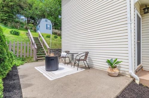 1310 Hiland Ave, Moon Twp PA 15108-2034 exterior