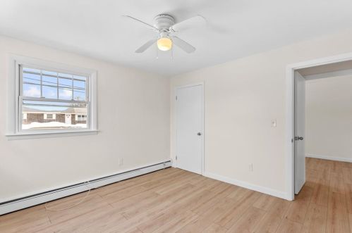 10 Reardon Dr, Middletown RI 02842-5231 exterior