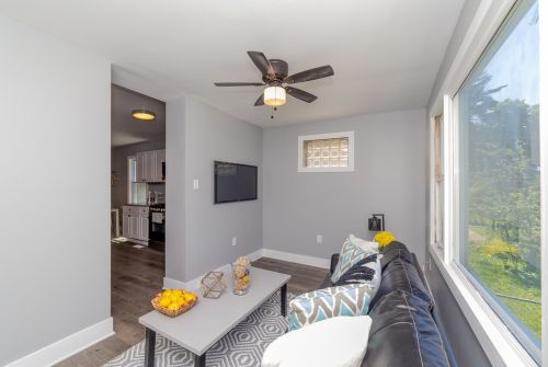 9132 Saginaw Ave, Chicago IL  60617-4150 exterior