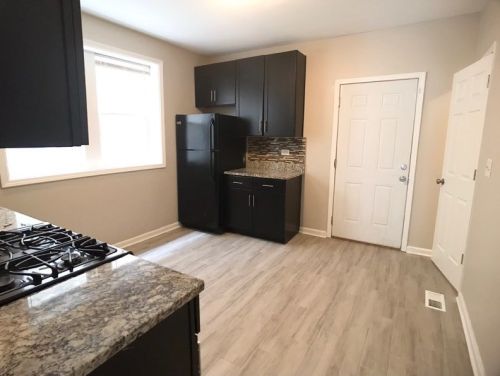 7628 Euclid Ave, Chicago, IL 60649-4014