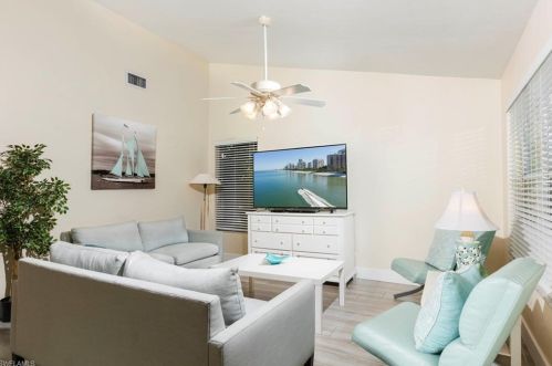 622 93rd Ave, Naples, FL 34108-2439