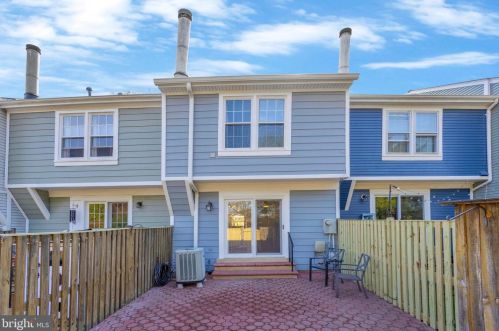 6520 Brick Hearth Ct, Alexandria VA  22306-3313 exterior