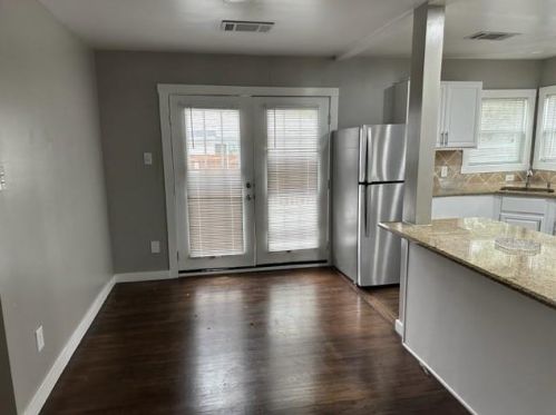 2148 Brookfield Ave, Dallas TX  75235-3114 exterior