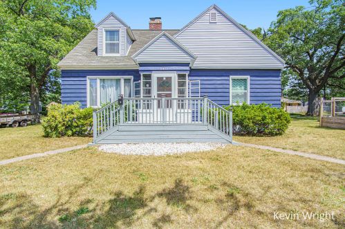 2412 Mccracken St, Meskegon, MI 49441-1445