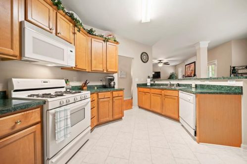 549 Cascade Hl Ct, Atlanta GA 30331-8385 exterior