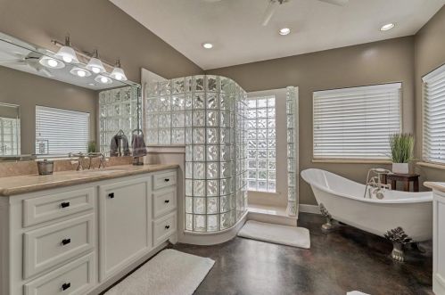 18933 Hbr Side Blvd, Montgomery TX 77356-3224 exterior