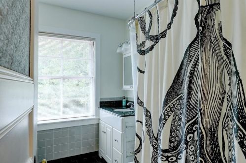 690 Angell St, Providence RI 02906-5309 exterior