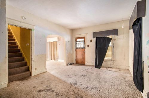 307 9 St, Mishawaka IN 46544-2157 exterior