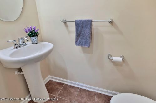 41 Pate Dr, Middletown NJ 07748-1750 exterior