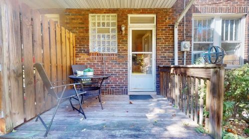 916 Farragut St, Pittsburgh PA 15206-2204 exterior