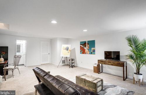 5319 Buxton Ct, Alexandria VA 22315-4760 exterior