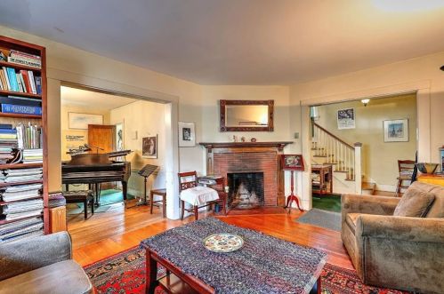 199 Rochambeau Ave, Providence RI 02906-1909 exterior