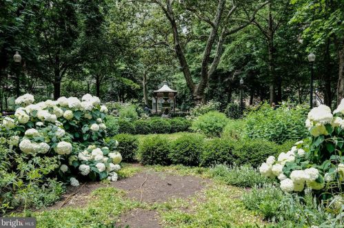 2022 Locust St, Philadelphia PA 19103-5614 exterior