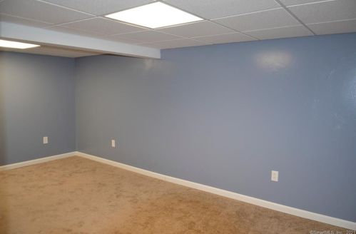 47 Heron Rd, Enfield CT 06082-4002 exterior