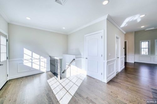 161 Adams Ave, River Edge NJ 07661-1437 exterior