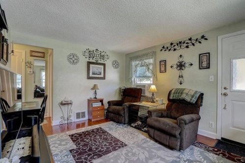 7101 Stuth Pl, Milwaukee WI 53219-1952 exterior