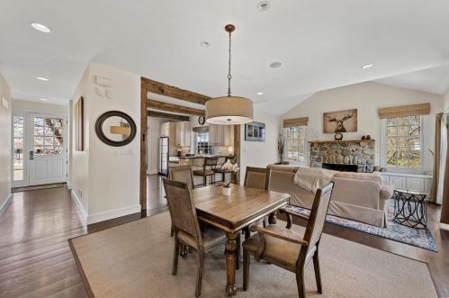 2332 Divot Dr, Saint Louis MO 63131-3240 exterior