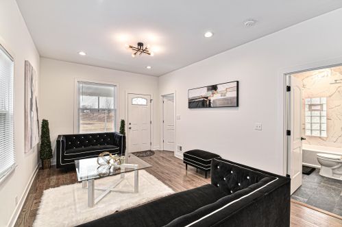 1325 Pryor Ave, Milwaukee WI  53207-1869 exterior