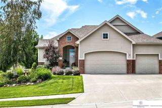 18207 Howard St, Omaha, NE 68022-5725