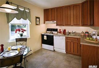 19 Milligan Rd, Babylon NY  11704-8210 exterior