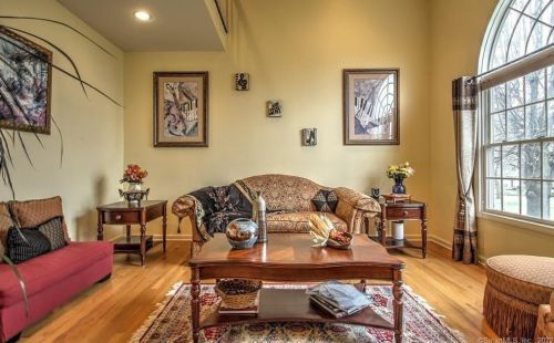 65 Centennial Dr, Milford CT 06461-1662 exterior