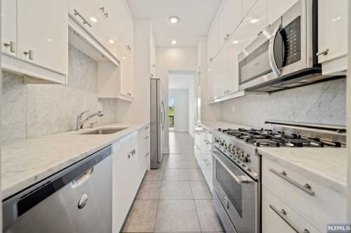 600 Gregory Ave, Union City NJ  07086-5814 exterior