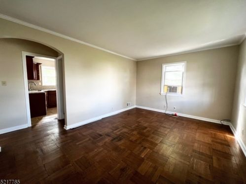 7 Sunset Dr, Clark NJ  07066-1226 exterior