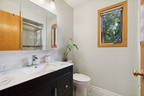 2802 Shields Ave, Chicago IL 60609-4530 exterior