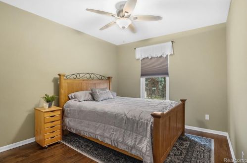 823 Cyn Crk Dr, Holly MI 48442-1560 exterior