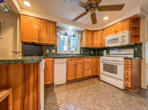 71 New Place St, Wallingford CT  06492-2238 exterior