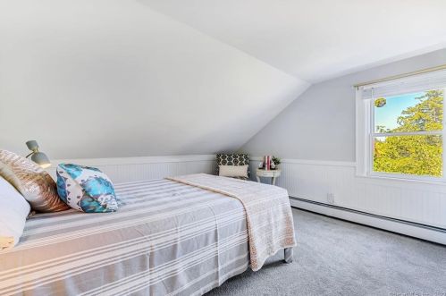 85 Columbia Rd, Windsor CT 06095-3811 exterior