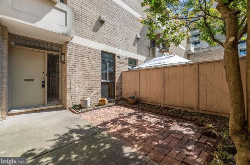 332 M St, Washington, DC 20024-4002