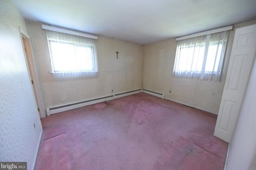 1523 Heather Pl, Pottstown PA exterior