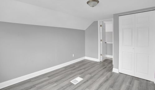 9329 Luella Ave, Chicago IL 60617-3930 exterior