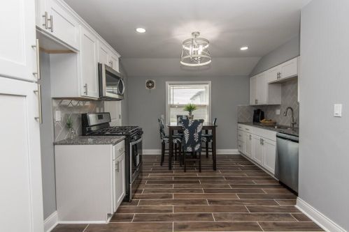 5333 90th St, Milwaukee, WI 53225-3515