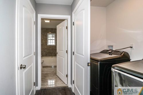 6 Dayton Rd, Edison NJ  08817-4007 exterior