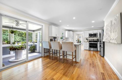 17 Ridgecrest Dr, Ridgefield CT 06877-2534 exterior