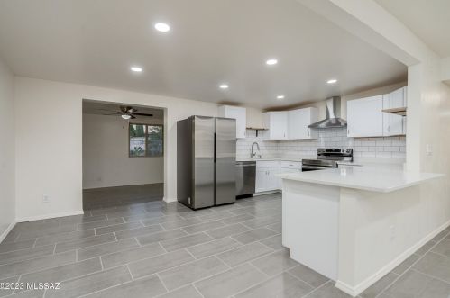 9301 29th St, Tucson AZ  85710-8015 exterior