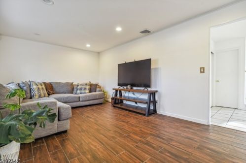 37 Conforti Ave, Town Center NJ  07052-2824 exterior