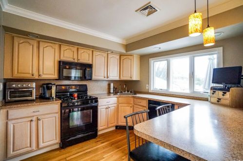 34 Cottonwood Dr, Commack NY 11725-2421 exterior