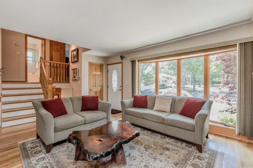 9 Rensselaer Dr, Commack, NY 11725-4508