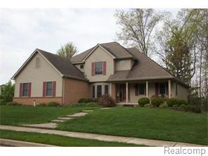 990 Lincoln Dr, Brighton Twp, MI 48116-3794