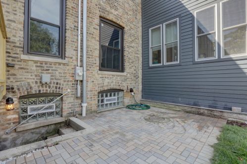 1934 Newport Ave, Chicago IL  60657-1026 exterior