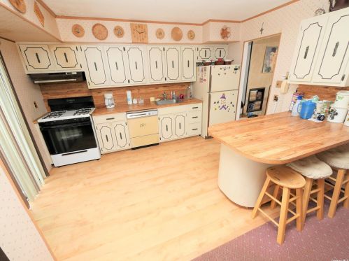 3 Greenfield Ln, Commack NY 11725-1414 exterior